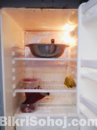 Walton ফ্রিজ বিক্রি হবে।